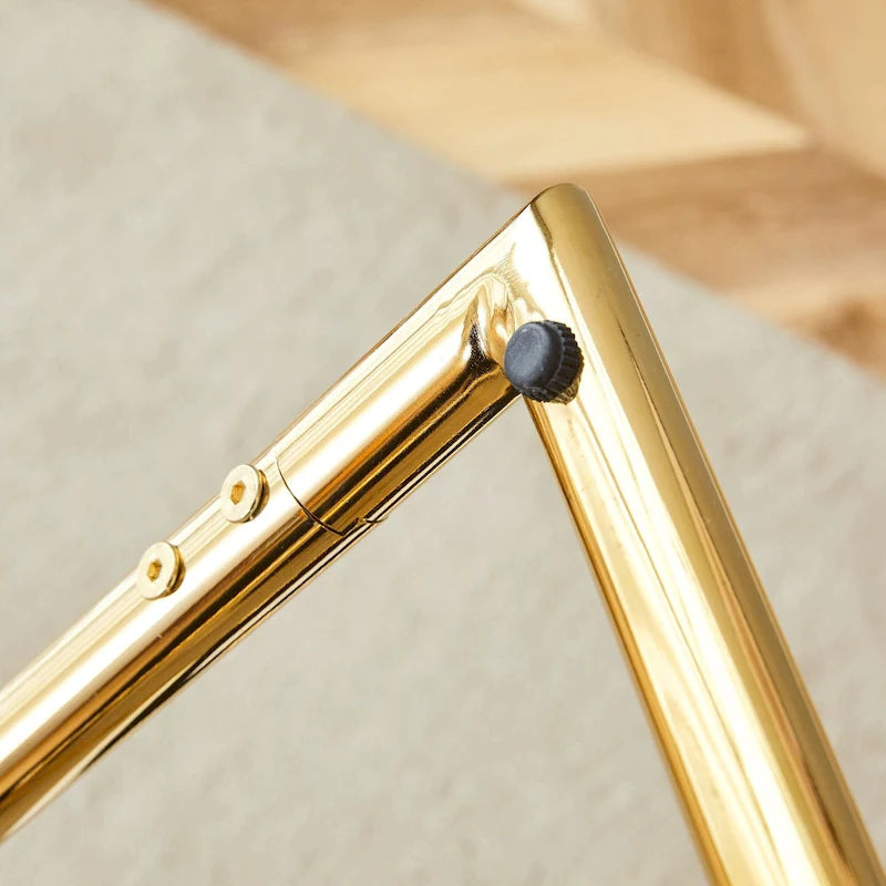 Set di sedie da pranzo in PU, sedie da pranzo nere dal design unico, materiale in PU, abbinate a gambe in metallo dorato (set da 4)