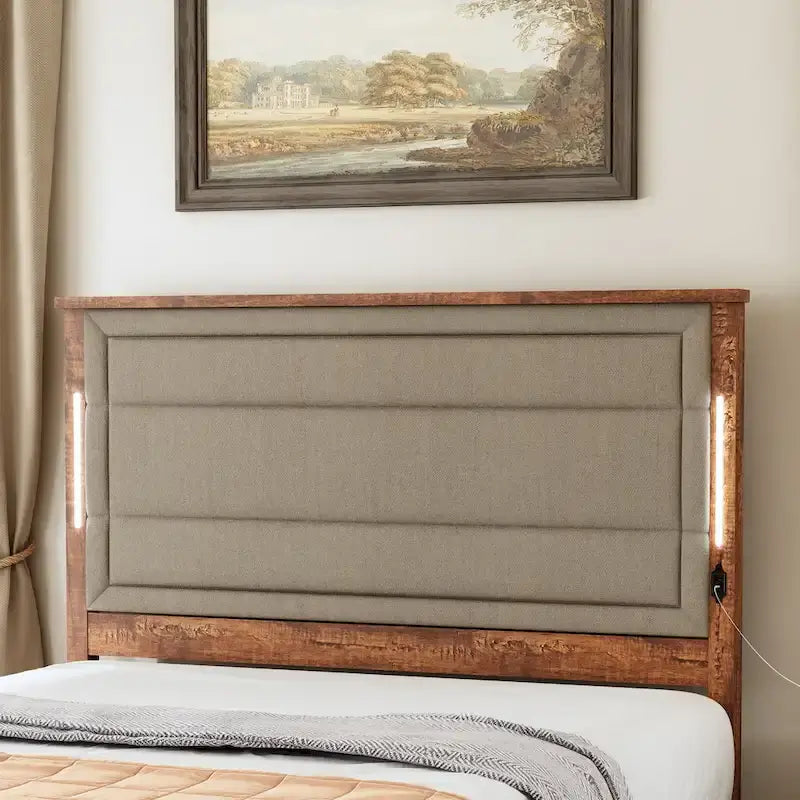 Letto a piattaforma Queen Size con testiera imbottita e luci a LED