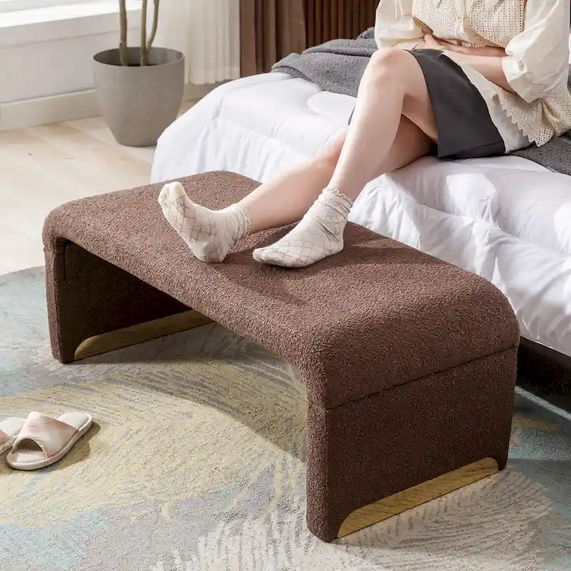 Panca moderna nuova in tessuto Boucle, poggiapiedi, sgabello da camera da letto, panca per scarpe con gambe in metallo dorato