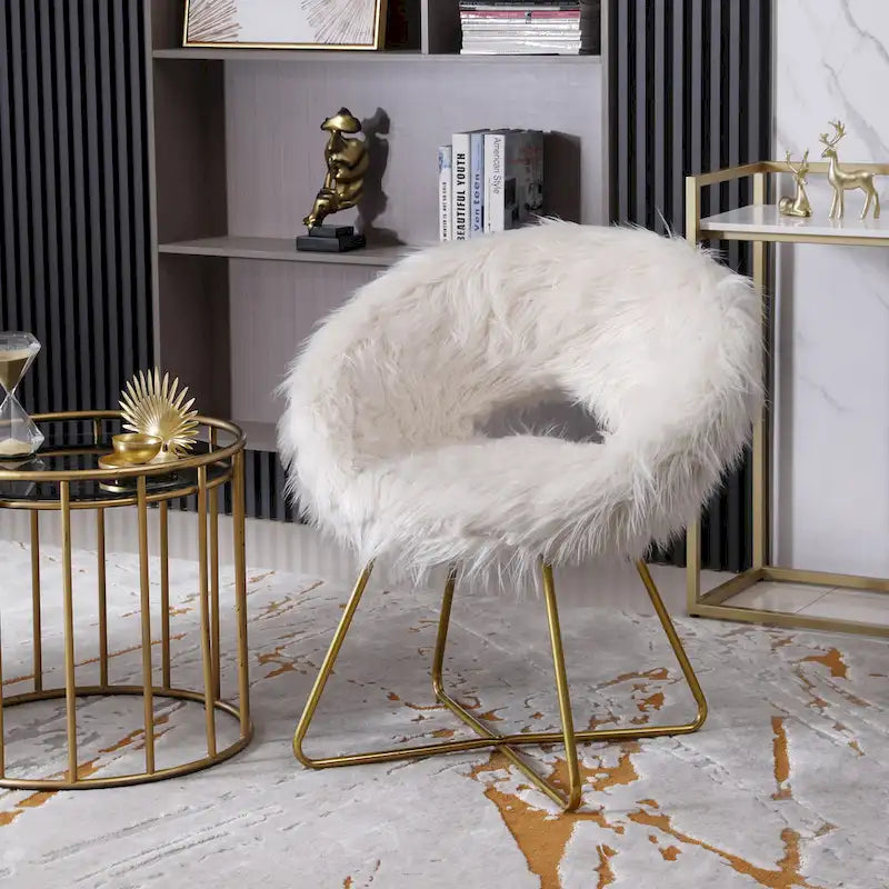 Poltrona di design in ecopelliccia, bianca