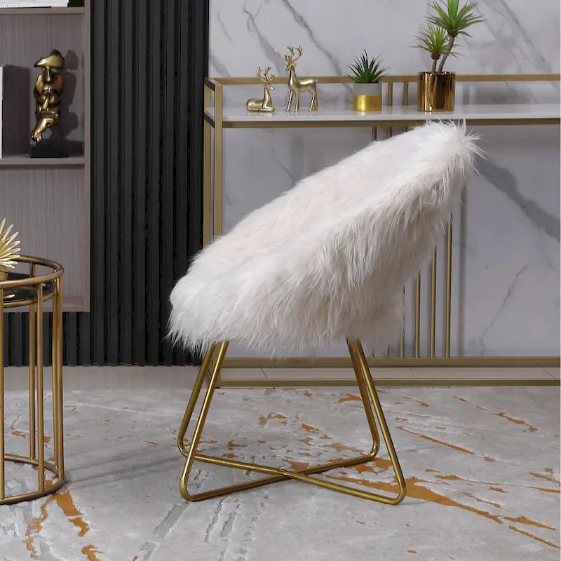 Poltrona di design in ecopelliccia, bianca