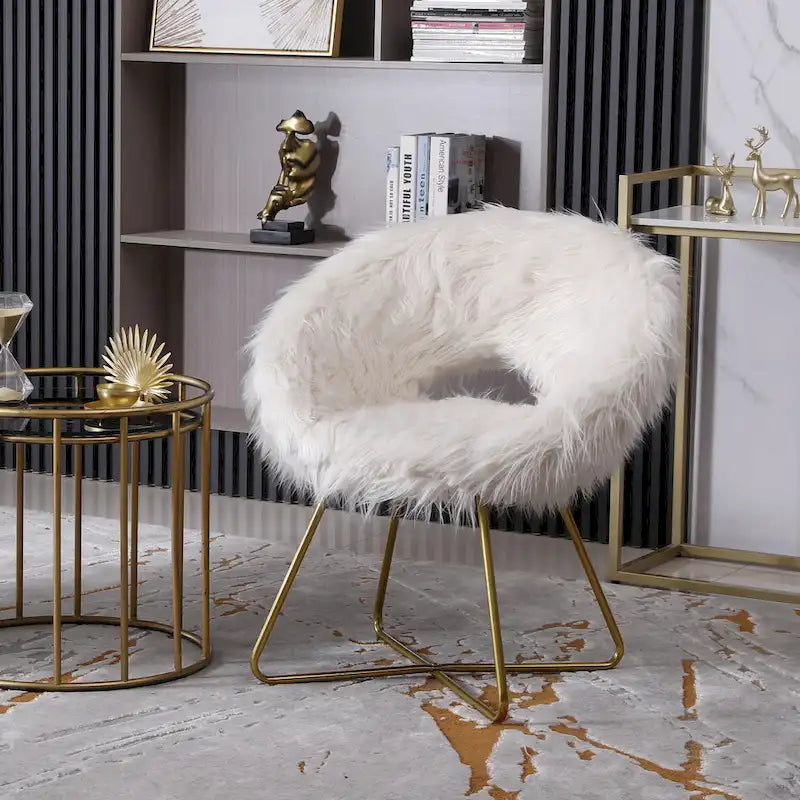 Poltrona di design in ecopelliccia, bianca