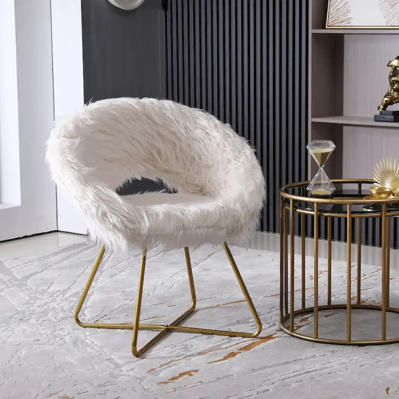Poltrona di design in ecopelliccia, bianca