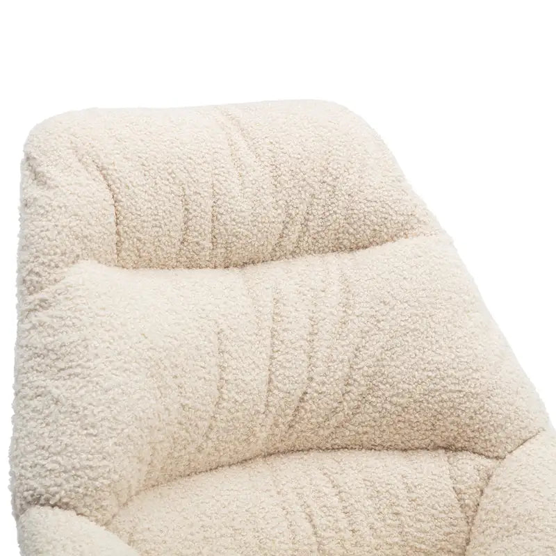 Sedia a dondolo con seduta imbottita capitonné rivestita in Bouclé
