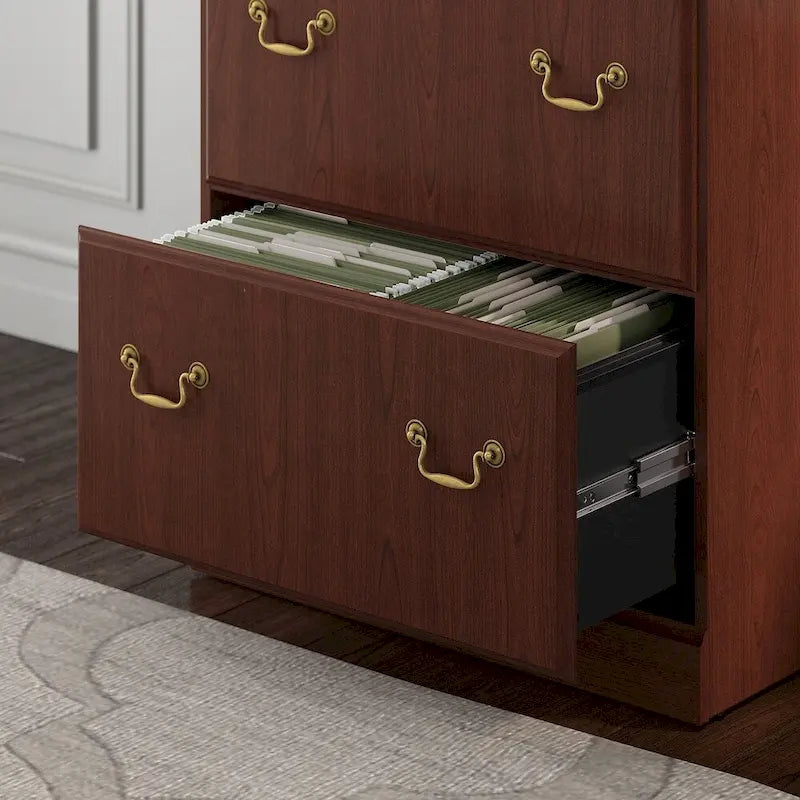 Scrivania direzionale Saratoga, schedario alto e due librerie a 5 ripiani in Harvest Cherry