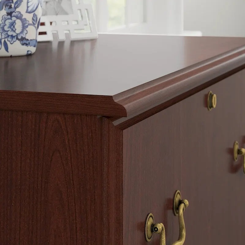 Scrivania direzionale Saratoga, schedario alto e due librerie a 5 ripiani in Harvest Cherry